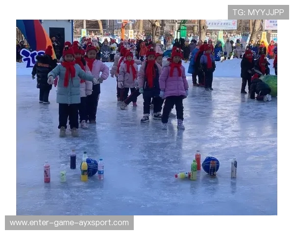 保龄球少年破满分纪录，引来大量媒体关注