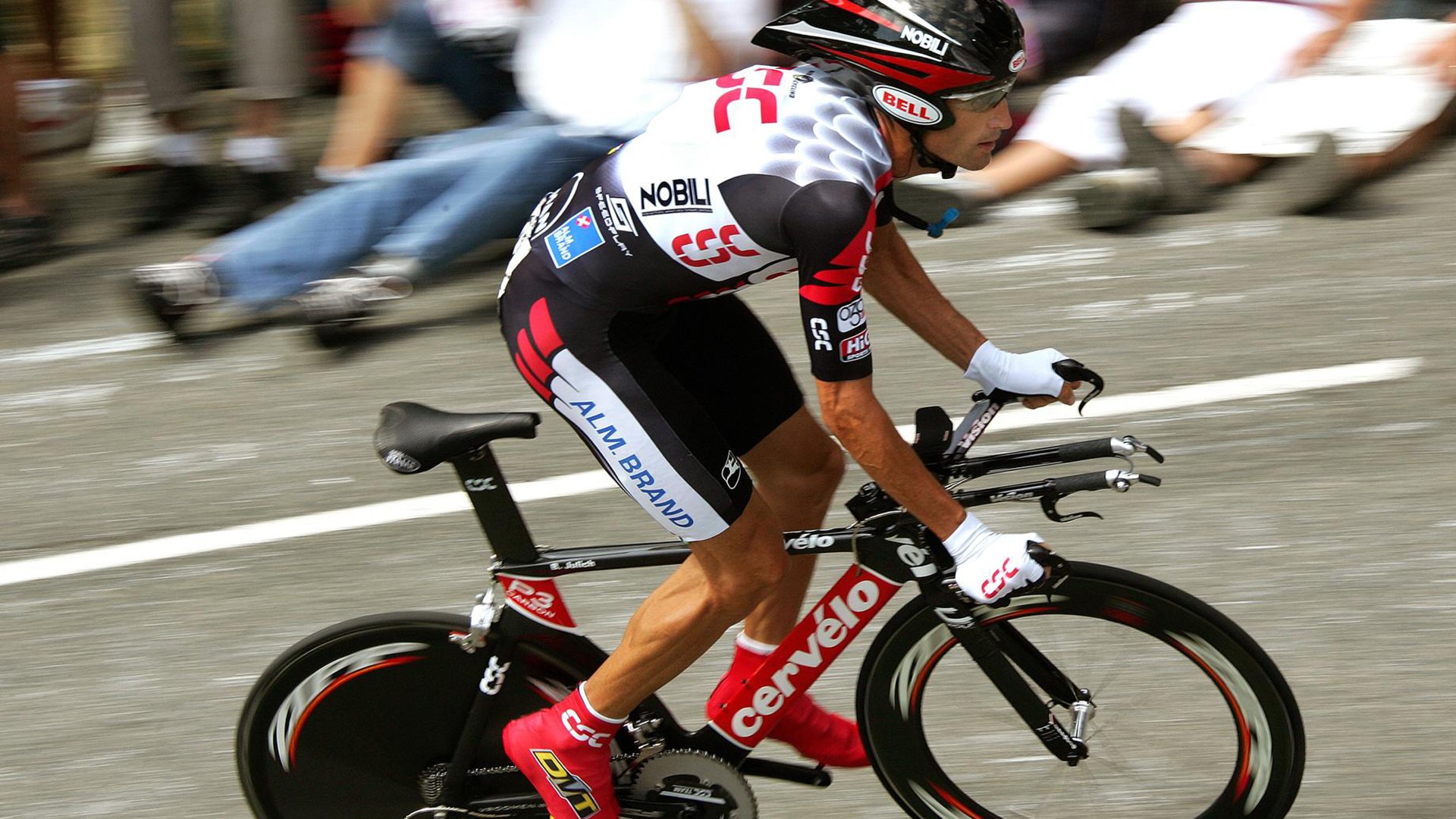 “危机中的救援:赛场背后的人性光辉”,危机救援终极战